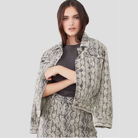 Blank NYC || Snake Along Denim Trucker Jacket Python Print C25 - Picture 3 of 13